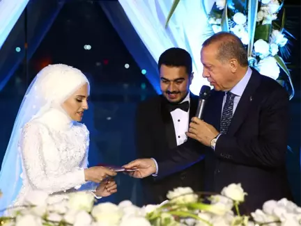 Cumhurbaşkanı Erdoğan, İki Gün Üst Üste Nikah Şahidi Oldu