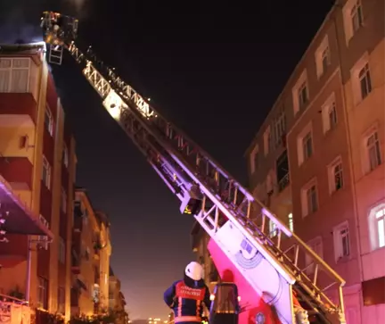 Istanbul'da Çatı Yangını Korkuttu