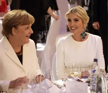 Merkel ile Görüşen Ivanka Trump'ın Küpeleri Herkesin Dikkatini Çekti