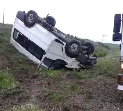 Kuran Kursu Öğrencilerini Taşıyan Servis Takla Attı: 13 Yaralı