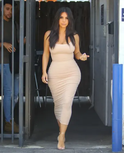 Kim Kardashian, Okuldayken Kopyaları Eteğinin Altına Yazıyormuş