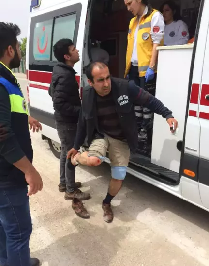 Ambulanstan İnen Yaralı Satıcı, Yola Saçılan Peynirlerini Topladı