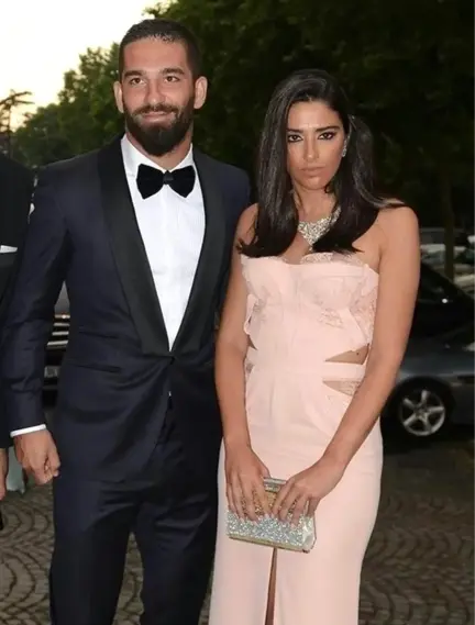 Arda Turan'dan Ayrılan Aslıhan Doğan, Eski Aşkına Geri Döndü