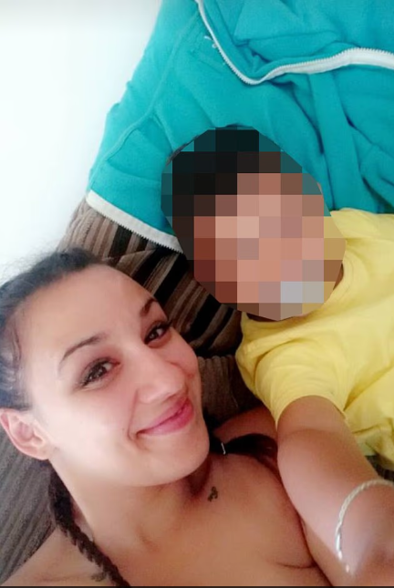6 yaşındaki oğlunun valizinde uyuşturucu bulunan anne oğluyla beraber gözaltına alındı