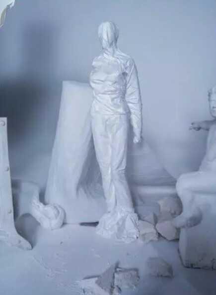 Zara'nın yeni koleksiyonu infial yarattı! Fotoğraftaki cansız bedenler Filistin'e gönderme olarak yorumlandı