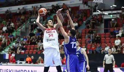 Türkiye Basketbol Federasyonu, Ömer Faruk Yurtseven'e 8 Müsabakadan Men Cezası Verdi