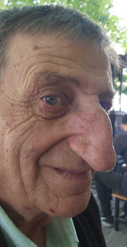 Dünyanın en uzun burunlu insanı Mehmet Özyürek toprağa verildi