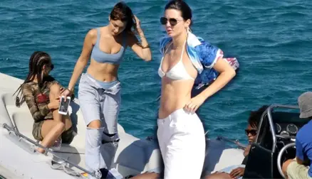 Bella Hadid ve Kendall Jenner, Bikini Üstüne Pantolon Akımını Başlattı