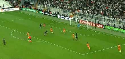 Takımı sırtlamaya devam ediyor! Aboubakar'dan olağanüstü bir gol daha