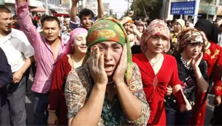 Çin Hükümeti, Sincan Uygur Özerk Bölgesi'nde Burka ve Uzun Sakalı Yasakladı