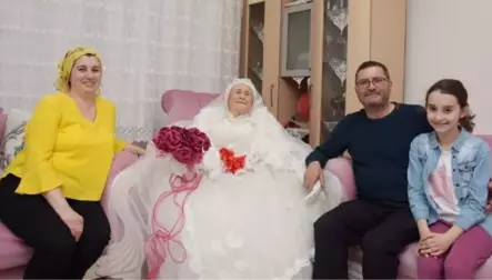 Halime Teyze, 89 Yaşında Gelinlik Giyip Kına Yaktı