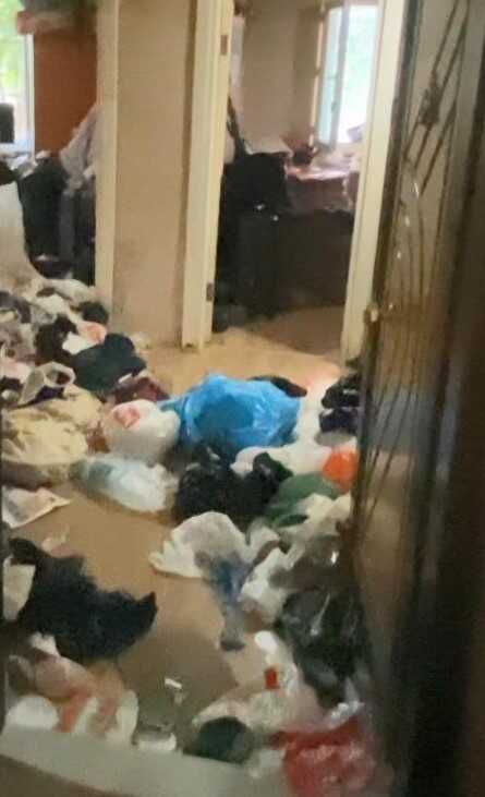 Gaziosmanpaşa'da Bir Kadının Evinden 5 Ton Çöp Çıktı