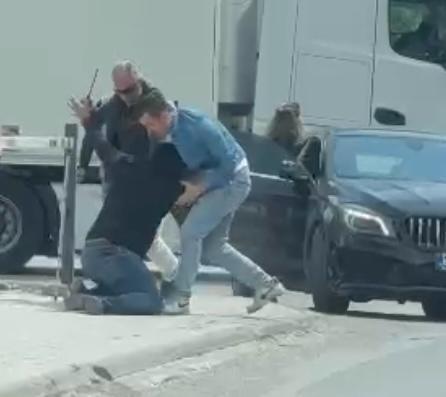 İzmir'de Trafikte Satırlı Kavga Kamerada
