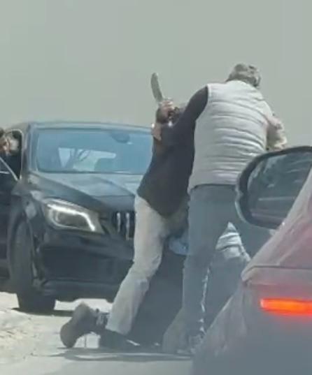 İzmir'de Trafikte Satırlı Kavga Kamerada