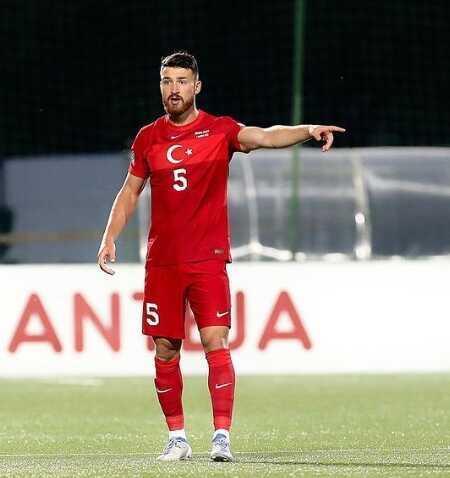 Salih Özcan kimdir? Salih Özcan hangi takımda oynuyor, mevkisi ne?