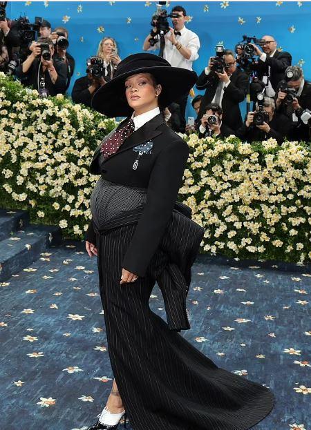 Shakira'dan büyük gaf: Rihanna'nın hamileliğini yanlışlık doğruladı