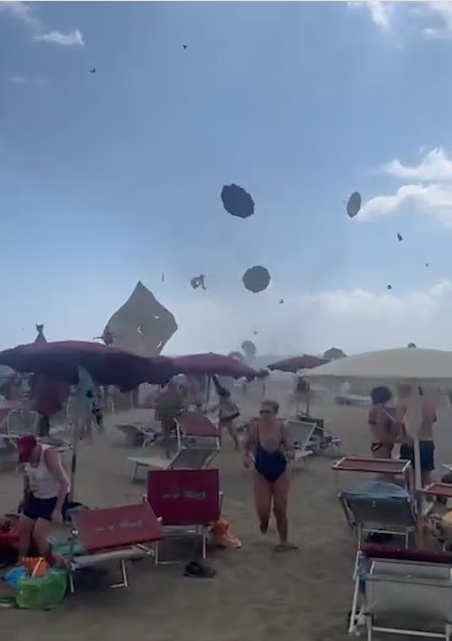 Hortum, plajı savaş alanına çevirdi: Turist canını zor kurtardı