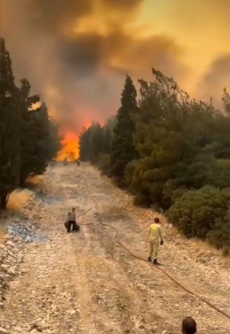 Alevler saatlerdir söndürülemiyor! Hatay'dan gelen görüntüler korkunç