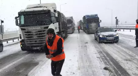 İstanbul'da Kar Esareti! TEM Edirne İstikameti Kapandı, Tüm Vapur Seferleri İptal