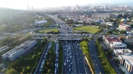 Okulların Açıldığı İlk Gün İstanbul'da Trafik Kilitlendi! Yüz Binlerce Araç Havadan Görüntülendi