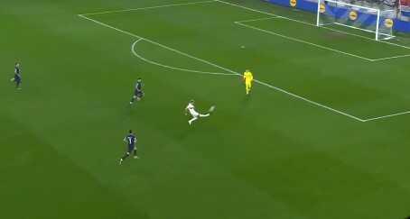 İlk yarım saate damga vurdu! Livakoviç, olmasa maç farka gidebilirdi