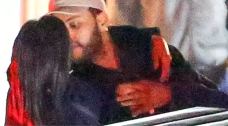 Selena Gomez, The Weeknd ile Öpüşürken Görüntülendi