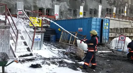 Şişli'de Hastanenin Ek Bina İnşaatında Konteynerlar Alev Aldı