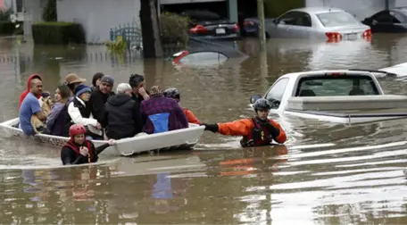 California'da Evlerini Su Basan Yaklaşık 200 Kişi Kurtarıldı