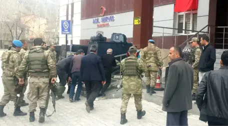 Van'da Zırhlı Aracın Geçişi Sırasında Patlama: 1 Asker Yaralandı