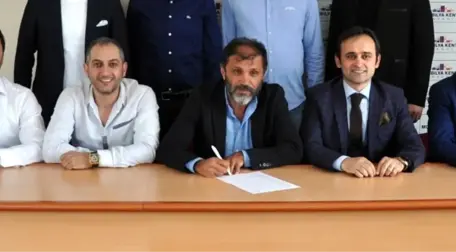 İnegölspor, Teknik Direktörü Taşkın Güngör ile 12 Saat Sonra Yollarını Ayırdı