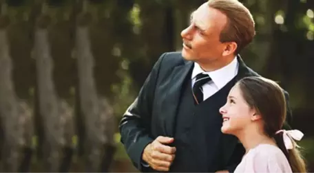 'Dersimiz Atatürk' Filminin Küçük Yıldızı Vatanım Sensin'in Hilal'i Çıktı