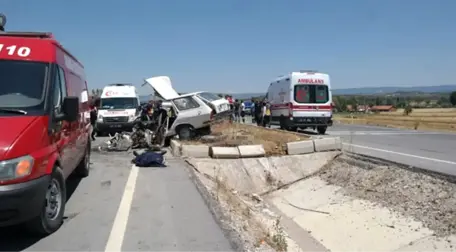 Kütahya'da Kontrolden Çıkan Araç Refüje Çarptı: 4 Ölü