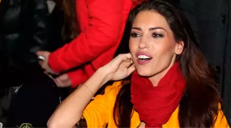 Sneijder'in Eşi Yolanthe, Türkiye'ye Türkçe Sözlerle Veda Etti