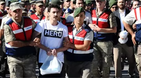 Hero Yazılı Tişörtlerin Talimatı Darbe Girişiminden 1 Ay Sonra Verilmiş