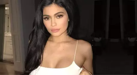 Kylie Jenner, Kozmetik Markasından 420 Milyon Dolar Kazandı