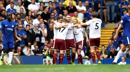 Son Şampiyon Chelsea, Sezonun İlk Maçında Evinde Burnley'e 3-2 Yenildi