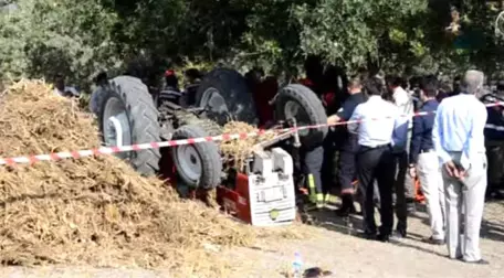 Tarlada Çalışan Baba Oğul, Traktör Altında Can Verdi