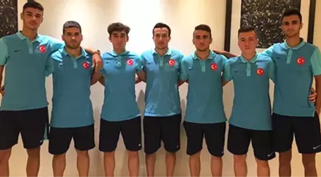 A Takıma Çıkma Haberi Bekleyen G.Saraylı Genç Futbolcular, U19 Takımına Düştü