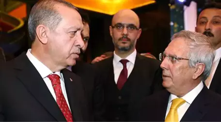 Cumhurbaşkanı Erdoğan ile Aziz Yıldırım, Sohbet Ederken El Ele Tutuştu