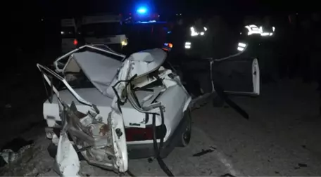 Traktör Römorkuna Çarpan Otomobil, Hurda Yığınına Döndü: 2 Ölü, 2 Yaralı