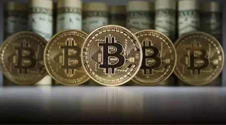 Bitcoin'den Yeni Rekor: İlk Defa 8200 Doların Üzerine Çıktı