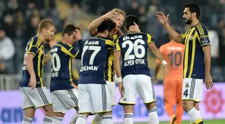 Fenerbahçe'de İki Eski Futbolcu Gökhan Gönül ve Bekir İrtegün İhraç Edildi