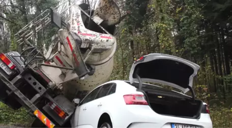 İstanbul'da Beton Mikseri Devrildi, Faciadan Dönüldü