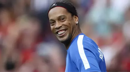 Efsane Futbolcu Ronaldinho Siyasete Giriyor