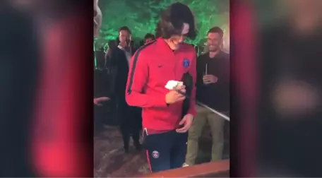 PSG'nin Yıldız Golcüsü Cavani'nin Maraş Dondurmacısıyla İmtihanı!