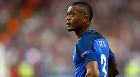 Galatasaray Yönetimi Patrice Evra'nın Menajerini İstanbul'a Davet Etti