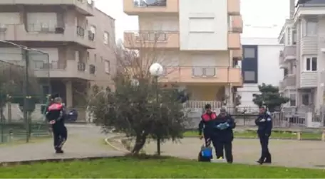 Silahını Kafasına Dayayan Polis, Tetiği Çekip İntihar Etti