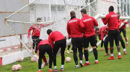 Samsunspor'da Alacakları Ödenmeyen Ayite ve Samed Antrenmana Çıkmadı