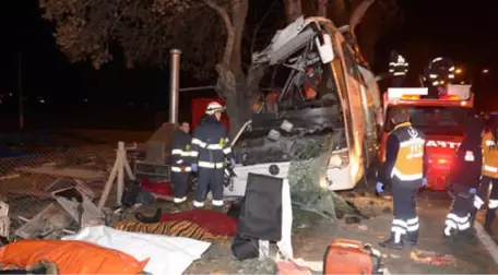 Gezi Dönüşü Facia! Tur Otobüsü Yol Kenarındaki Ağaçlara Çarptı: 11 Ölü, 44 Yaralı