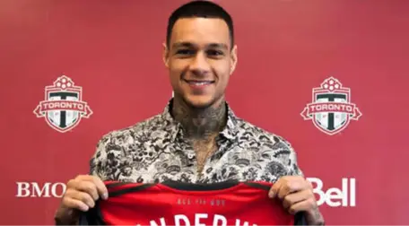 Fenerbahçe'nin Eski Futbolcusu Van Der Wiel, Toronto FC'ye Transfer Oldu